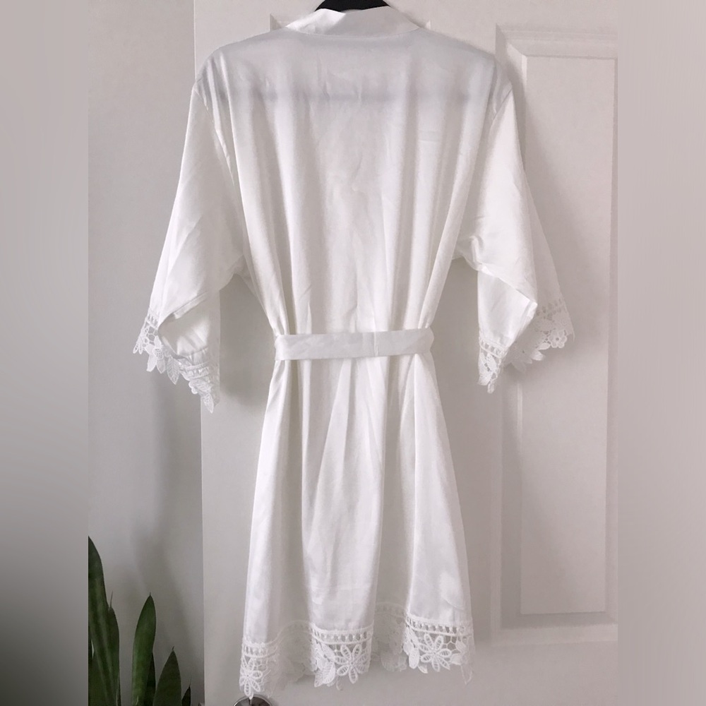 White Lace-Trim Satin Robe - Picture 9 of 15